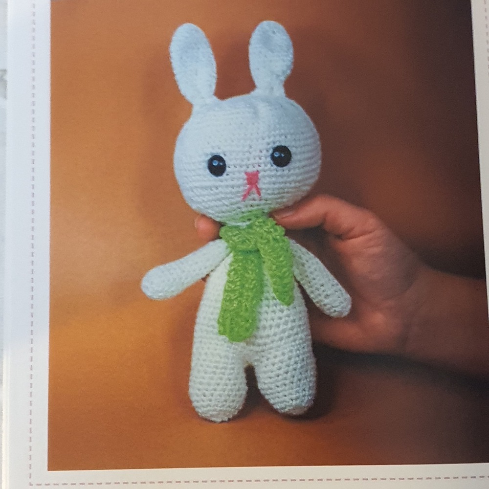 Hooks & Needles Spring 2024 Crochet Kit Perennial Blossom Yarn Hooks Patterns - Picture 9 of 10